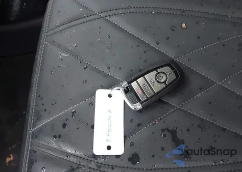 2025 Ford Mustang Mach-E Select z USA, uszkodzony, nr VIN 3FMTK1R45SMA08853